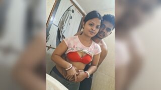 Indian hot wife washroom Came out mouth with Boyfriend