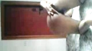 Indian Hijabi Masturbating on Webcam