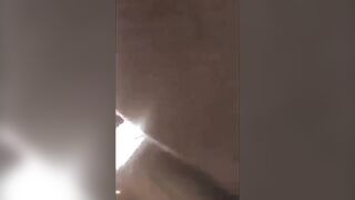 Teenager schluckt Sperma im Auto