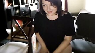 Curvy Babe Flashes on Webcam