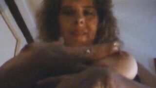 Die deutsche BBW Iris Von Hayden schwingt in einem Amateurvideo