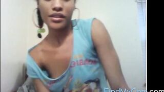 Gorgeous Latina Shows Off Her Amazing Body on Webcam