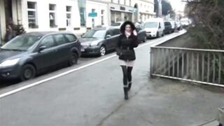 Dünner deutscher Teenager nimmt großen Schwanz in ihren engen Arsch