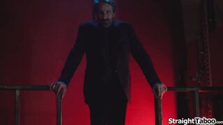 Shrink dps client in a public club to help her with her fear