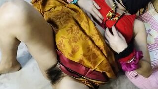 Desi aunty gardh may ungli dal Kar sex ka maza leya