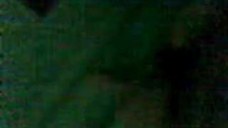 Naken i allmänheten: Svensk flicka på trappor i Jönköping