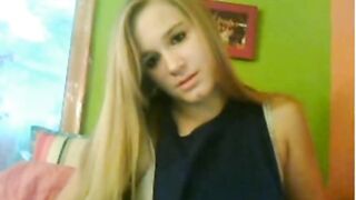 Blonde Webcam Girl Masturbates and Shows Her Pussy