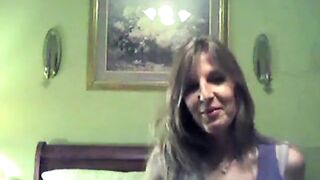 Hot Cougar MILF on Webcam