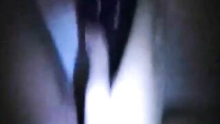 Svensk fru spelar med dildo