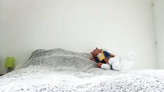 Wet Babe Masturbating Hard to Porn!