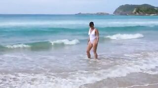 Sunbathing MILF Amateur Video