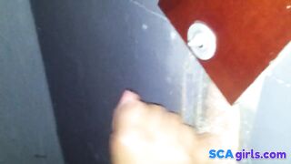 Svenska Hustruns Glory Hole Handjob