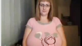 Amateur Camgirl with Huge Natural Tits!