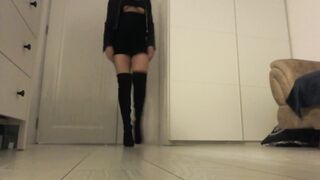 Muscled Personal Trainer Satisfies Horny MILF Client