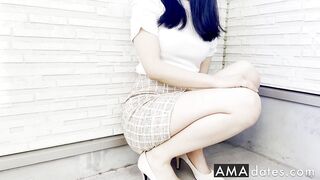 I play with myself outside while neighbors are close by