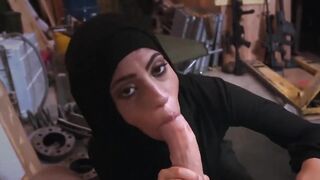 Arab MILF Gives a Handjob