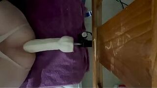 Anal fucking machine