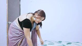 bade ke jaane ke baad chote ne bhabhi ko akela dekh uthya mauke ka fayefa