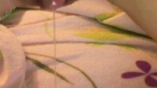 Intensiver Orgasmus und Squirting eines deutschen Amateurpaares