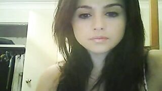 Gorgeous Girl Pleasures Herself on Webcam