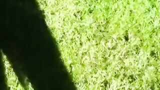 Reife Deutsche MILF zeigt ihre großen Titten und pisst Outdoor