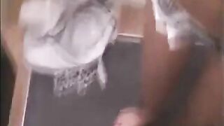 Umkleideraum-Sexvideo eines deutschen Amateurpaares