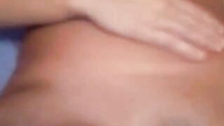 Magyar asszony a férje vibrátorával és egy nagy faszal