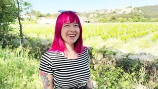 JacquieEtMichelTV - Bulma - 34 years old, photo model, from Brussels!