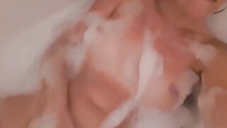 Deutsches Teenie-Badewannenmasturbation ASMR