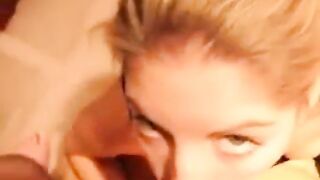 Svensk blond amatör suger Hardcore