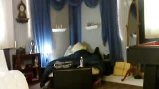 Curvy Webcam Dancer