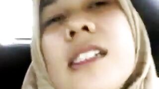 Arab Asian Babe in Fingering Solo