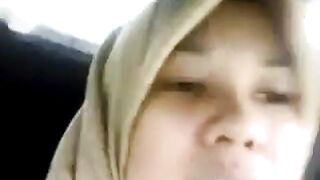 Arab Asian Babe in Fingering Solo