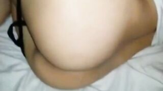 Maman arabe utilise un godemichet et adore le sexe