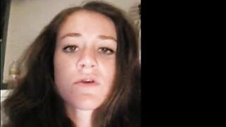 Orgasmic Eye-Candy Amateur Plays with her Webcam