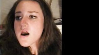Orgasmic Eye-Candy Amateur Plays with her Webcam