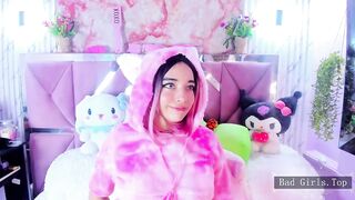 Very pretty stocking big booty busty web teen show