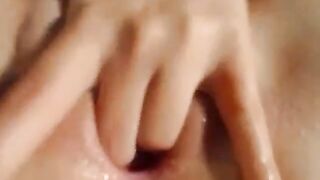 Wet Pussy Squirting on Webcam