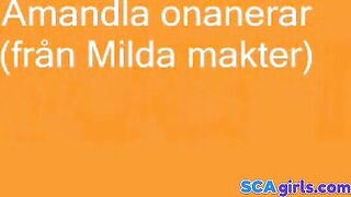 Svenska Redhead Amandla leker med sin fitta