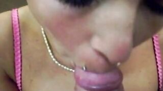 Deutsche Amateurin schluckt Sperma nach einem Blowjob