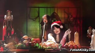 Merry Bitchmas Siouxsie Q trains Grayson