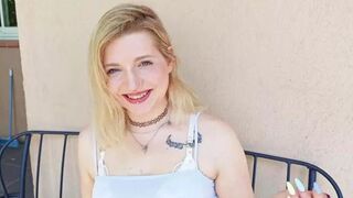 JacquieEtMichelTV - Matylde - 23, never complicates her life