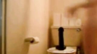 Big Dildo Ride av Swedish Amatör med stora bröst