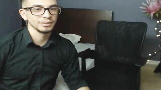 Hot Babe's Pussy Ravaged by a Big Cock in Webcam Show