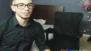 Hot Babe's Pussy Ravaged by a Big Cock in Webcam Show