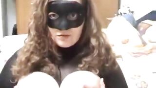 Deutsche Mutter mit großen Titten befriedigt sich vor der Webcam