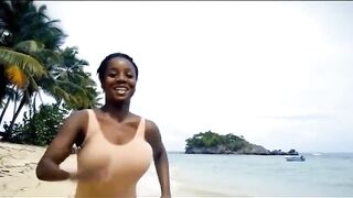 Public Flashing Of Big Natural Tits In The Moment Of Escape
