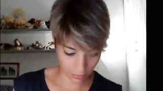 Gorgeous Short-Haired Webcam Girl