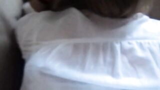 Elle baisse sa culotte pour une baise amateur en français