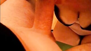 Deutsche Amateurin bläst und schluckt Sperma